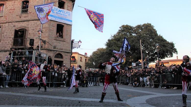 Mamutzones, Boes e Merdules, S’Attitidu ‘Osinku e non solo: che magia A Maimone a Samugheo