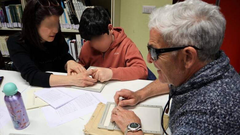 In biblioteca a Mogoro si impara a scrivere in Braille