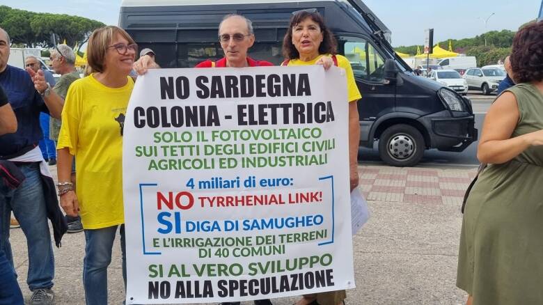 Manifestazione a Cagliari contro le speculazioni energetiche