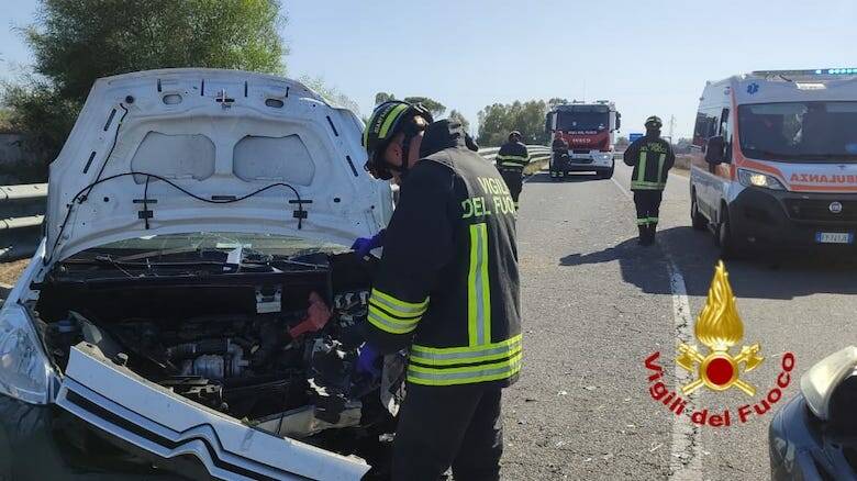 Si aggrava il bilancio dello scontro frontale tra un'auto e un furgone: due  feriti in codice rosso - LinkOristano