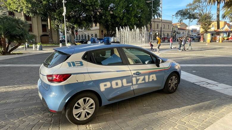 polizia in piazza roma a oristano