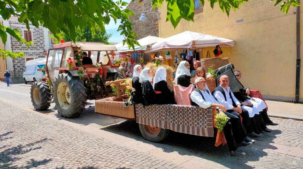 A Sedilo la festa di Sant'isidoro con la prima uscita delle "pandelas" 