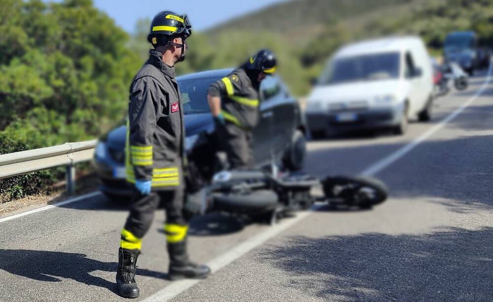 Capo Comino morto giovane motopcilista incidente stradale vigili del fuoco