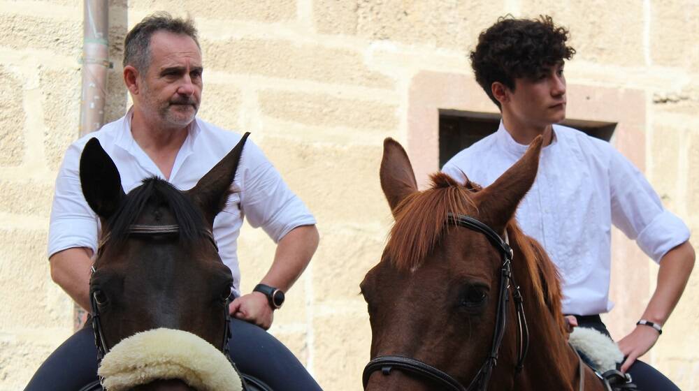 Gremio in festa per San Giovanni. Dopo un anno la bandiera lascia la casa dell'Oberaiu Majori