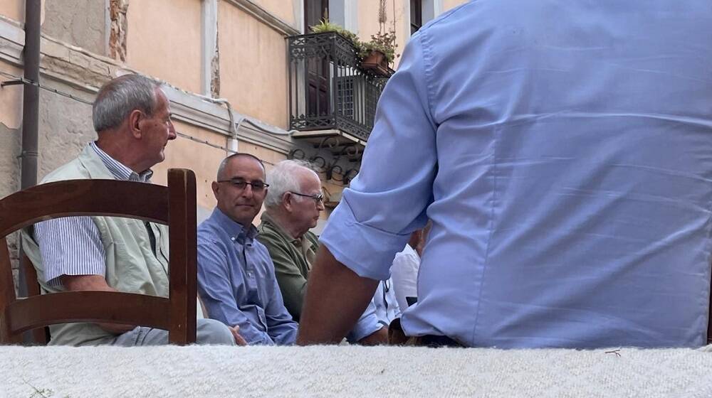 Gremio in festa per San Giovanni. Dopo un anno la bandiera lascia la casa dell'Oberaiu Majori