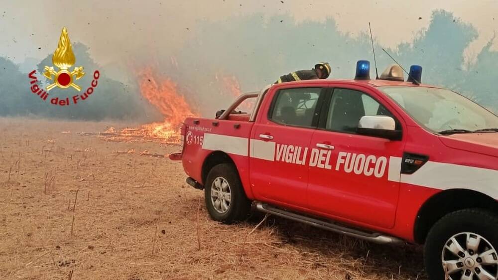 incendio s'arenarzu paulilatino vigili del fuoco giorno