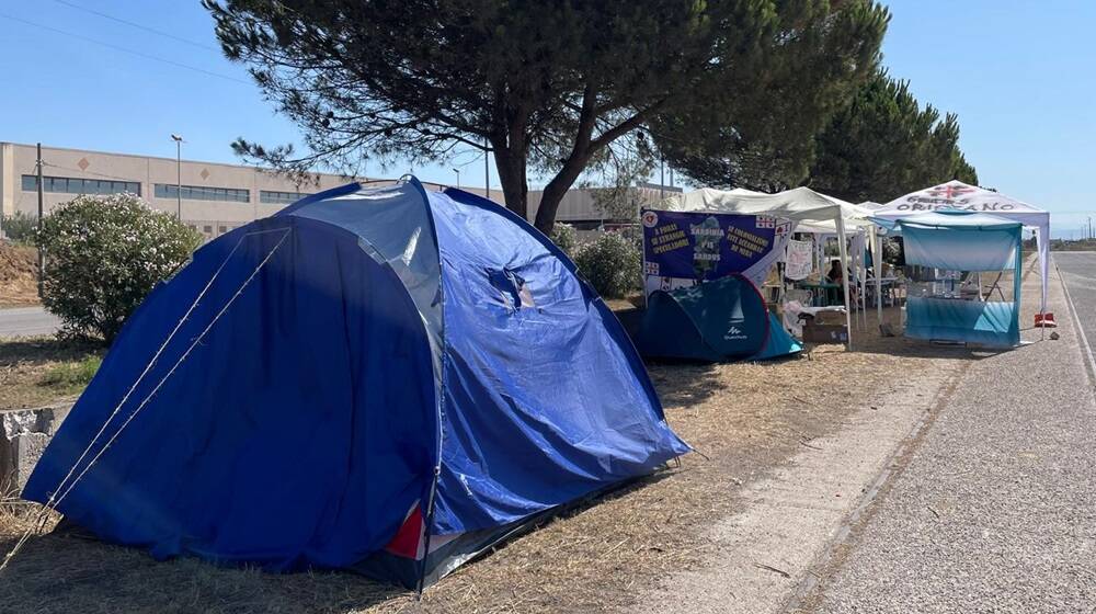 Il presidio stamane nel piazzale esterno del porto industriale di Oristano-Santa Giusta