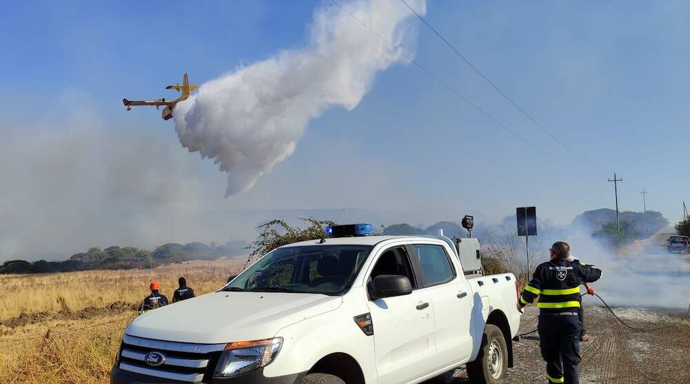 Usellus incendio oristano soccorso canadair