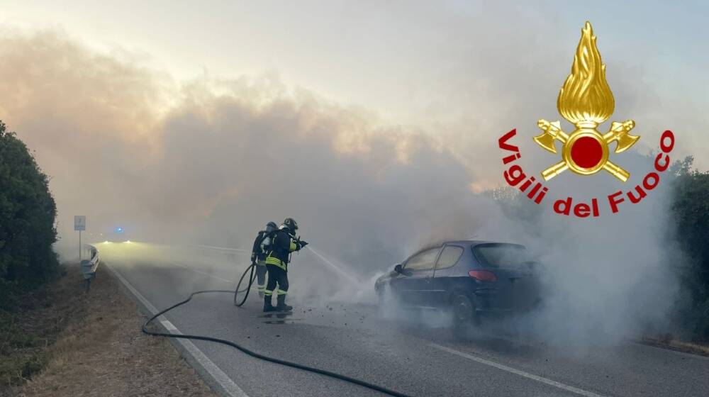 Auto a fuoco - Vigili fuoco Olbia 