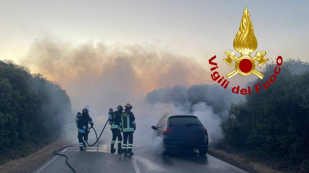 Auto a fuoco - Vigili fuoco Olbia 