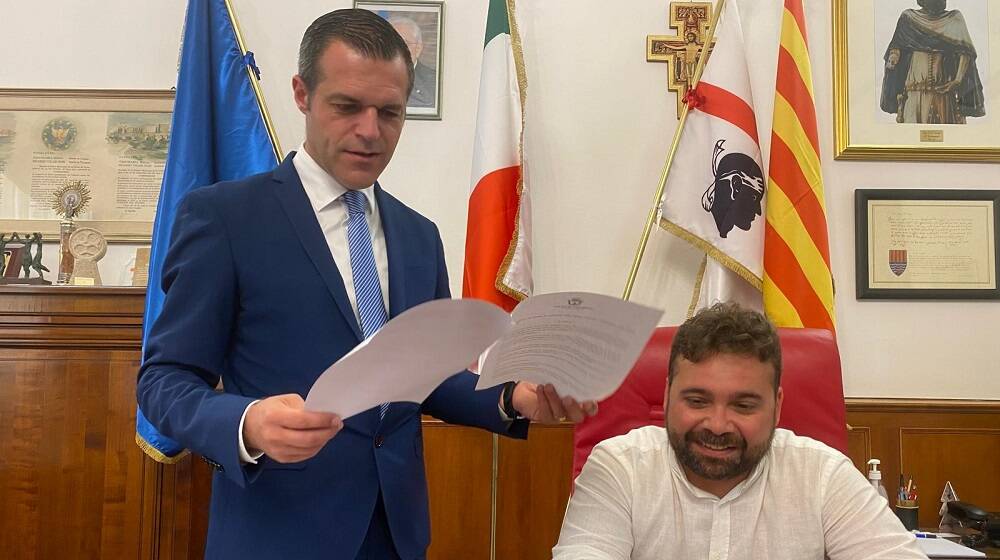 Il sindaco di Alghero Raimondo Cacciotto e l'assessore all'Urbanistica Roberto Corbia