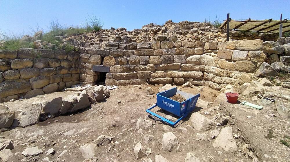 L'area interessata dagli scavi archeologici nel sito del nuraghe Santu Miali