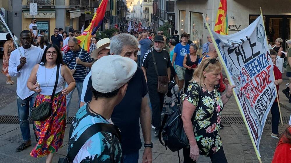 Manifestanti ieri a Cagliari per la manifestazione del 25 luglio