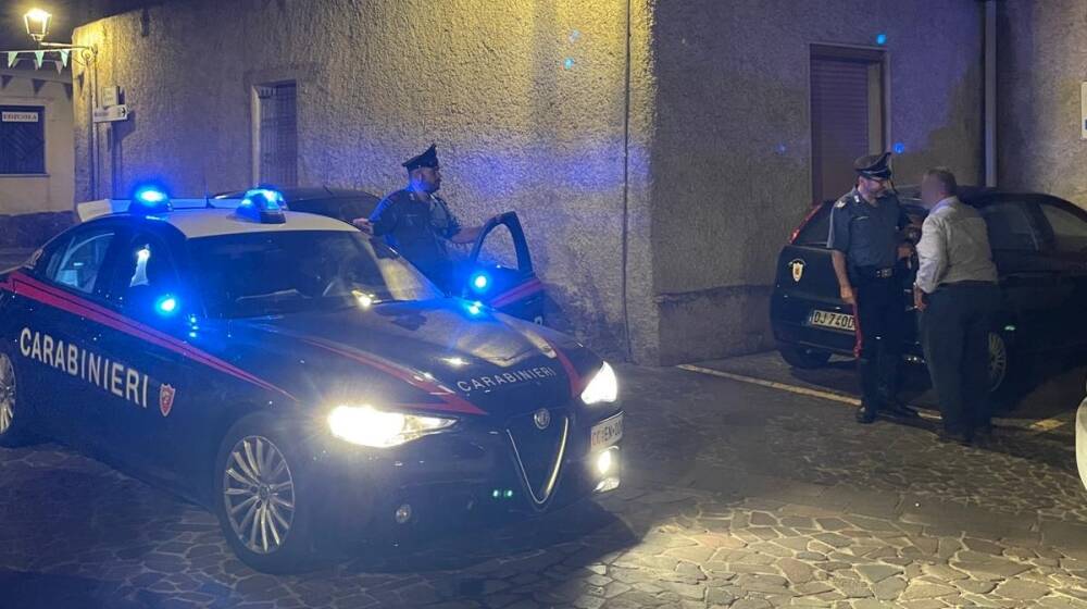 Carabinieri - auto - uomo