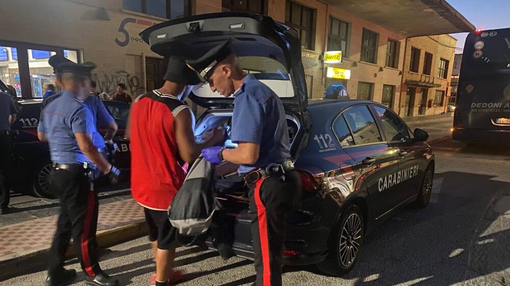 Controlli Carabinieri zona stazione Cagliari 