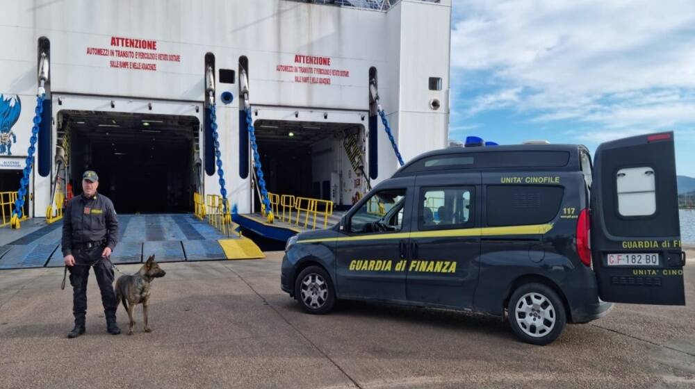 Guardia finanza porto Olbia 