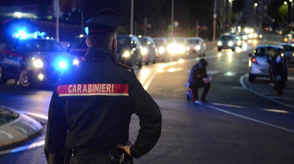 Carabinieri - notte - città - incidente 