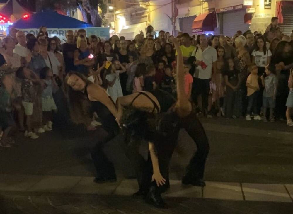 I Supereroi acrobatici scendono dalla Torre di Mariano a Oristano