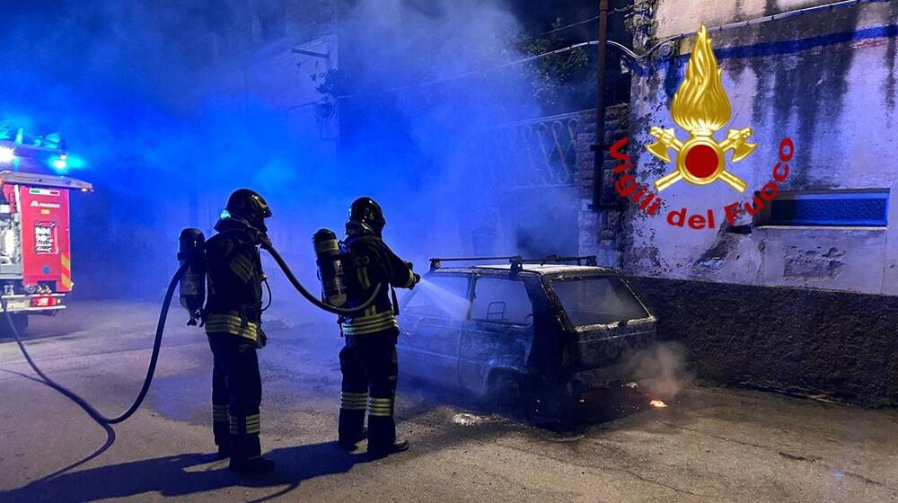 I vigili del fuoco intervenuti nella notte a Berchidda