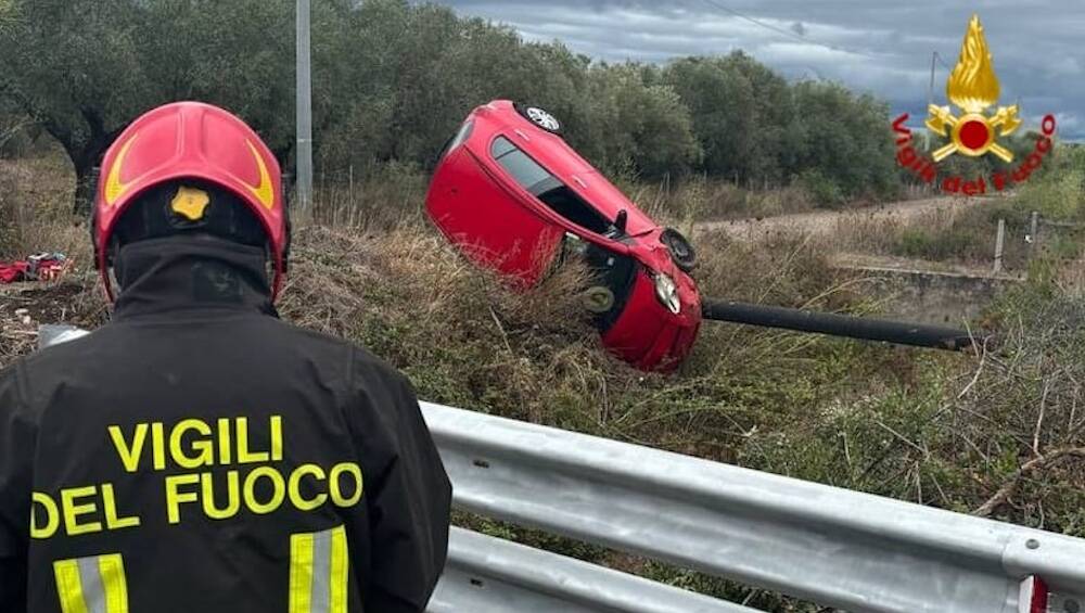 narbolia riola incidente stradale turisti feriti vigili del fuoco auto