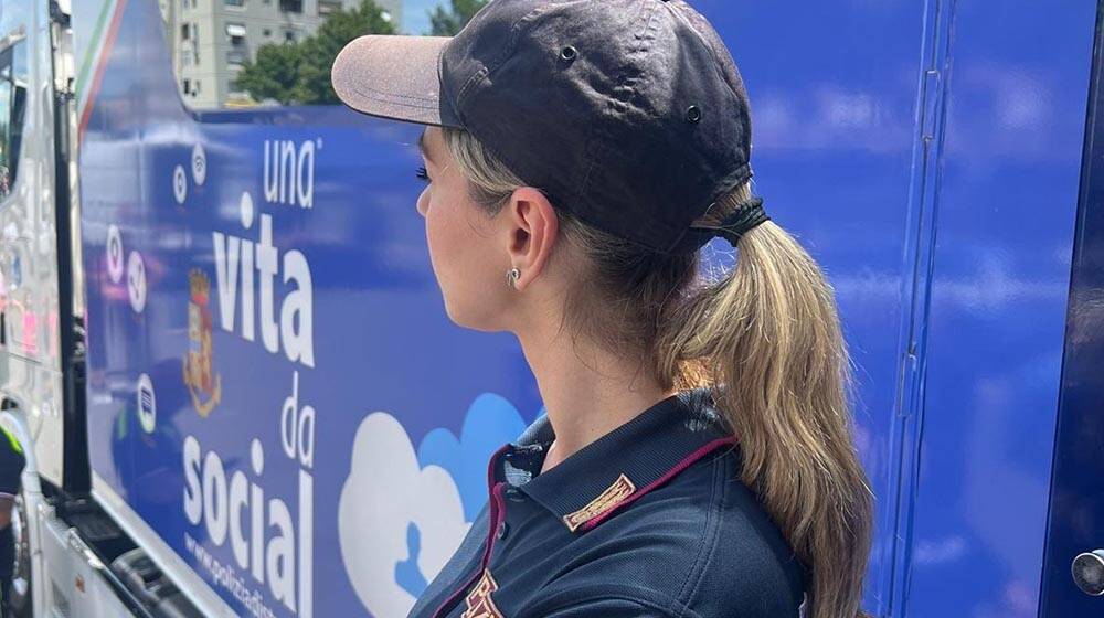 “Una vita da social” con la polizia