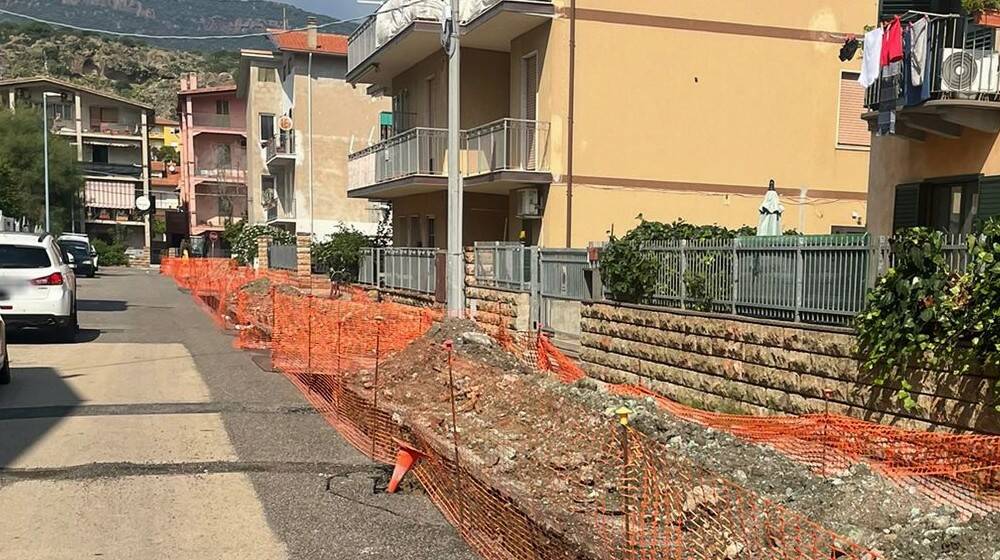 I lavori alle condotte di Bosa, in via Martiri della Libertà - Foto Ufficio Stampa Comune di Bosa