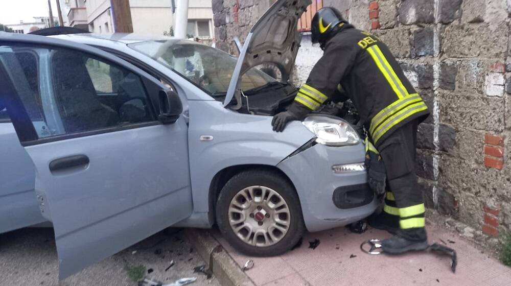 Incidente Macomer Fiat Panda e Mercedes