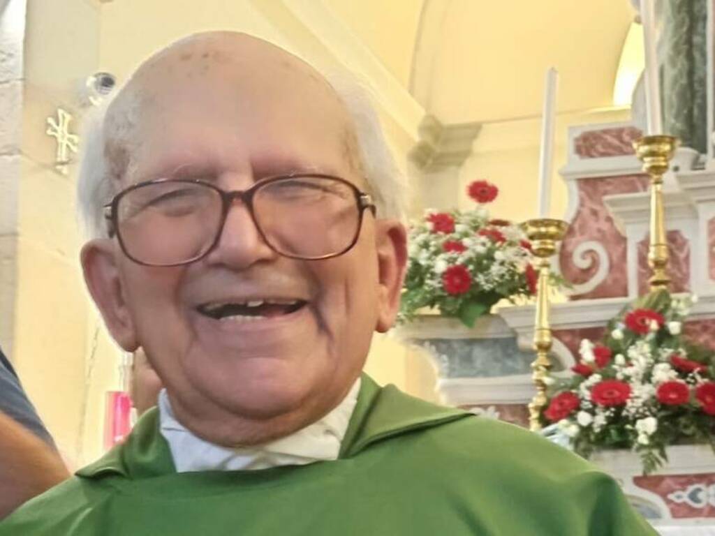 Monsignor Modesto Floris festeggia i 101 anni a Pau