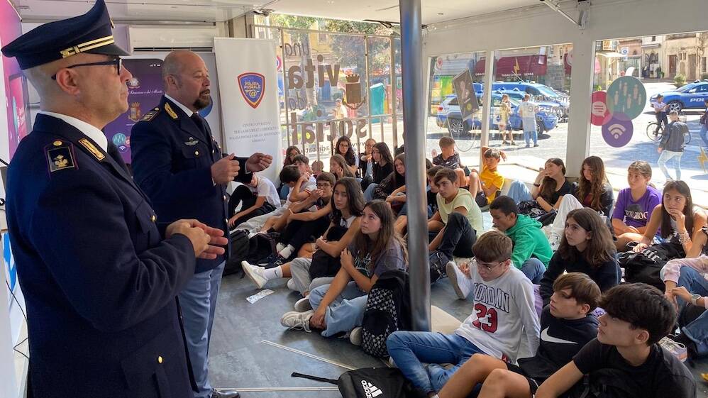 Polizia - Tappa a Oristano dell'iniziativa "Una vita da social"